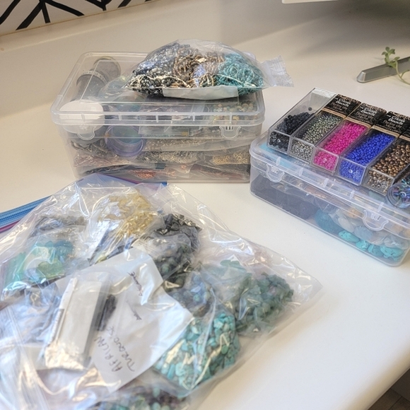 🎁 Mystery Box of Jewelry Supplies!!!! HUGE Collection!! Great Gift for Crafter! - Picture 9 of 9